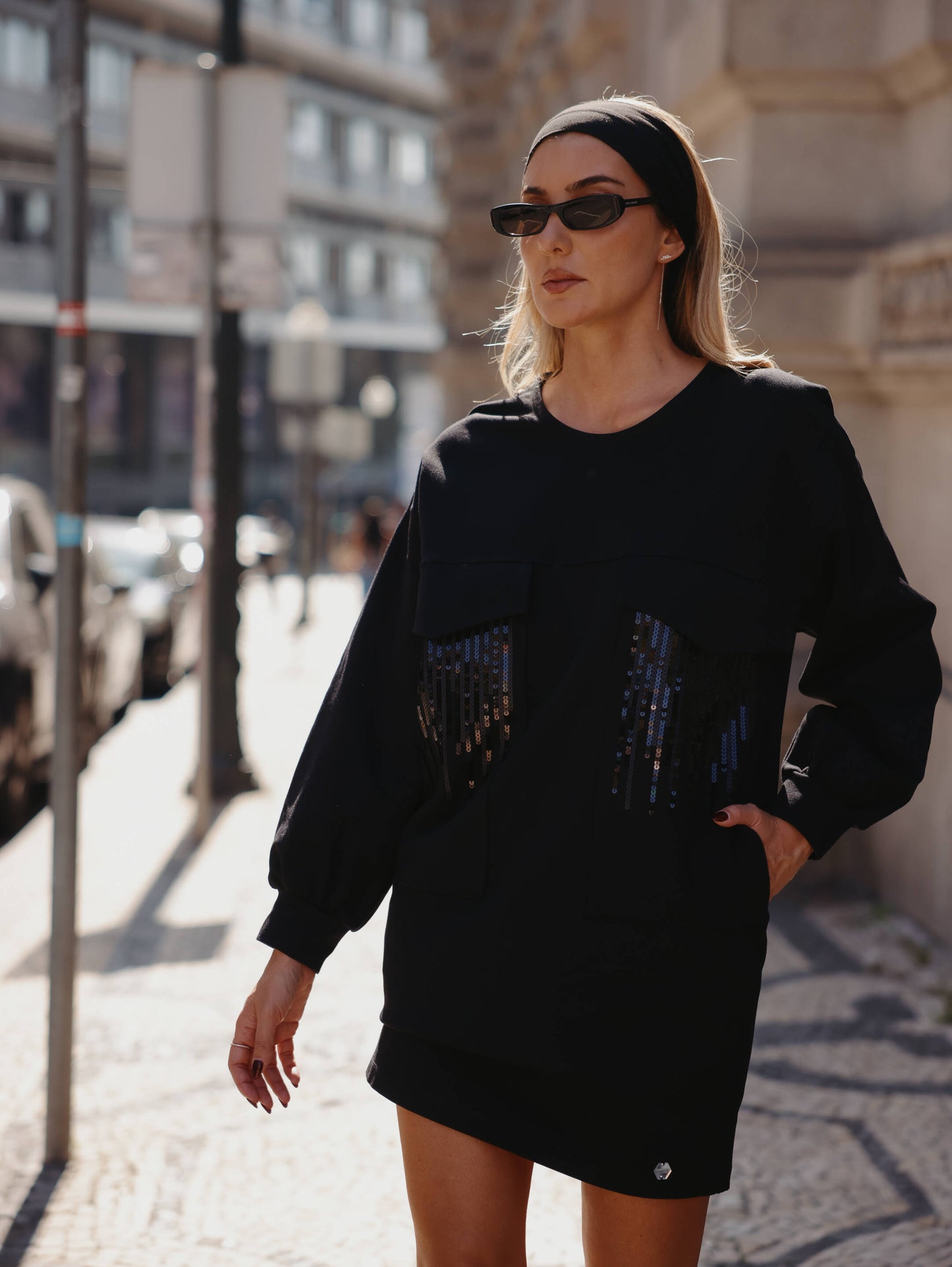 ROBE COURTE HIRONDELLE À SEQUINS