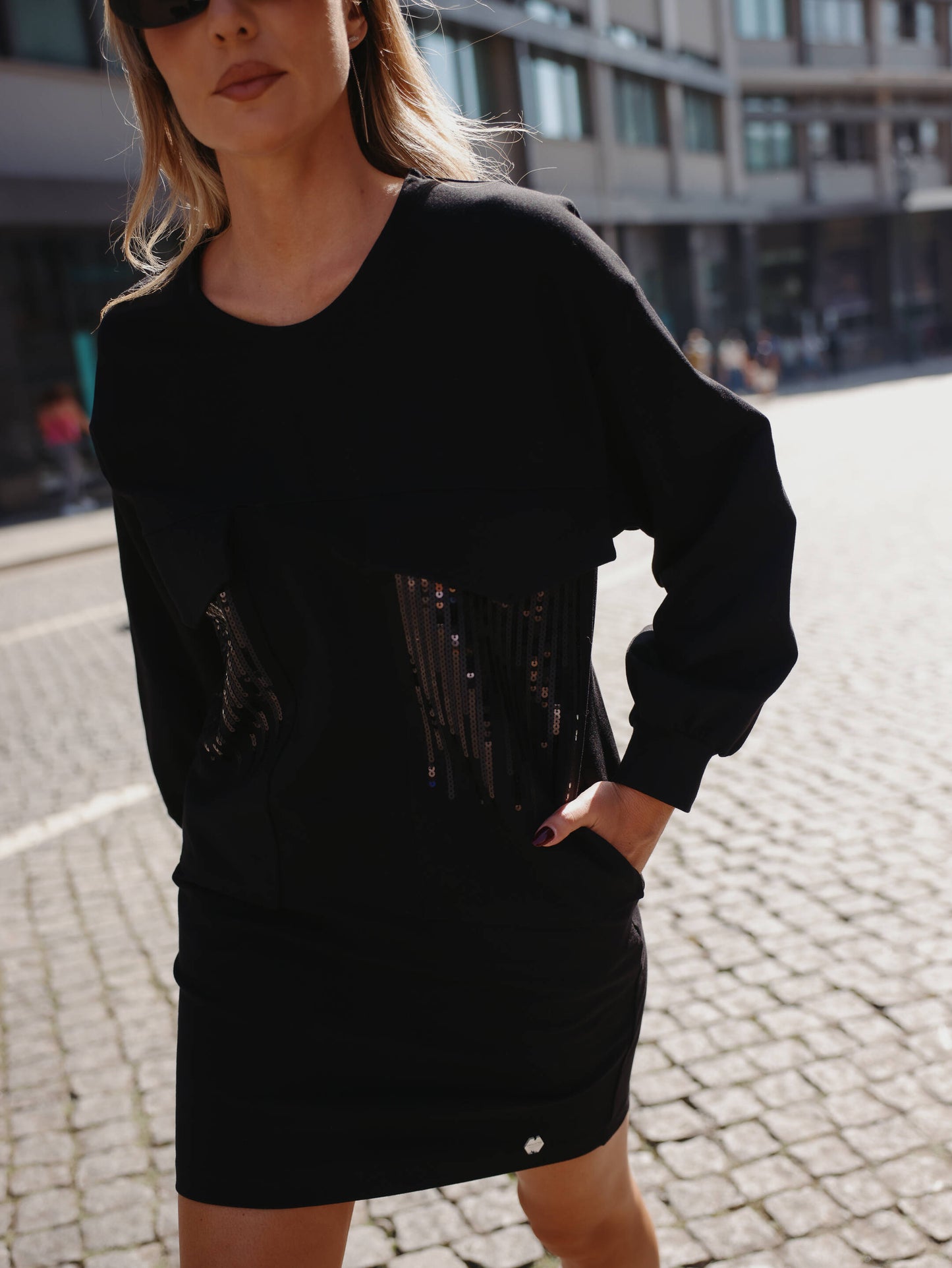 ROBE COURTE HIRONDELLE À SEQUINS