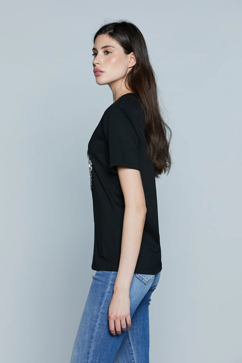 T-SHIRT COM APLICAÇÃO BRILHANTE RELISH