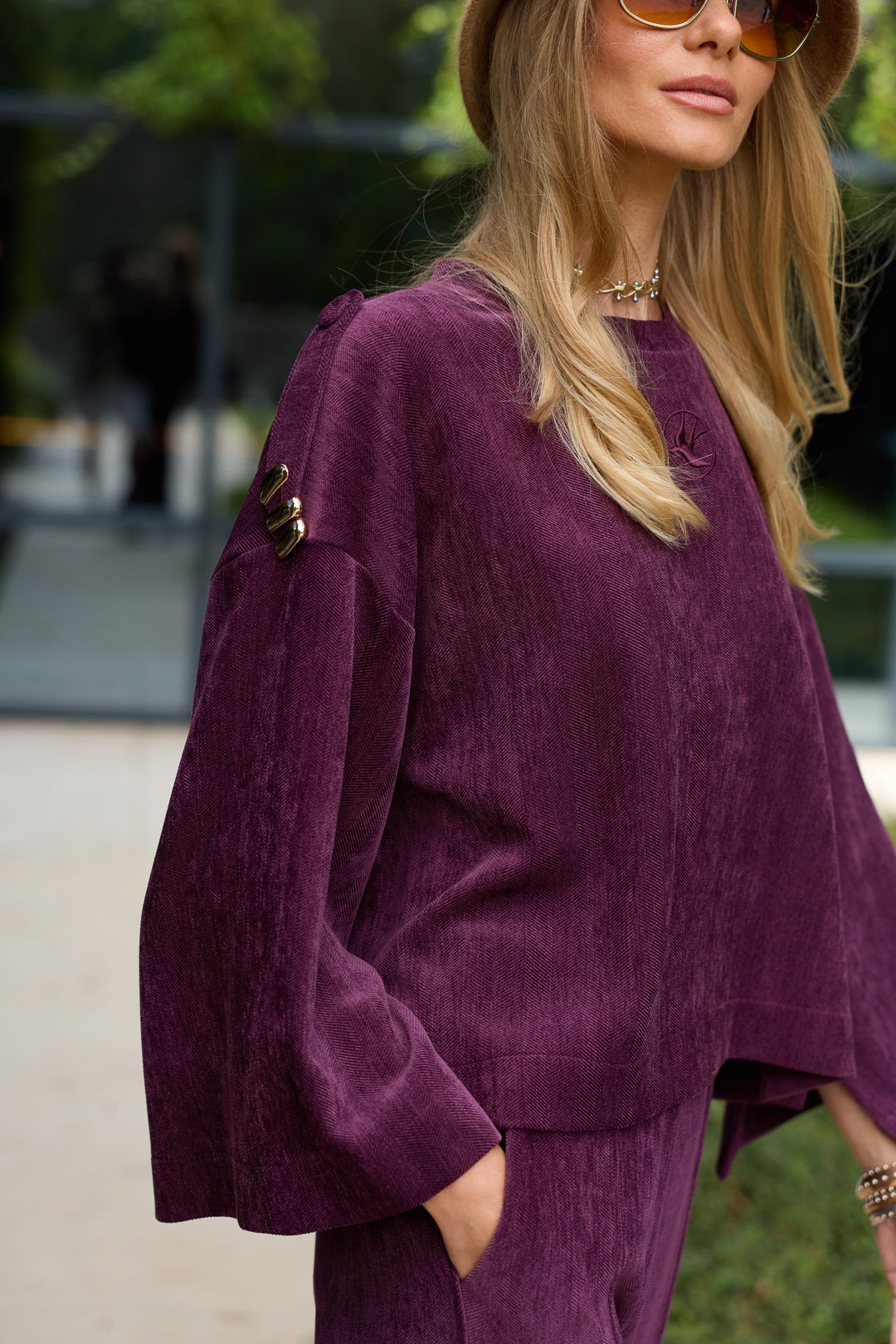 CALÇAS COM APLICAÇÃO SWALLOW