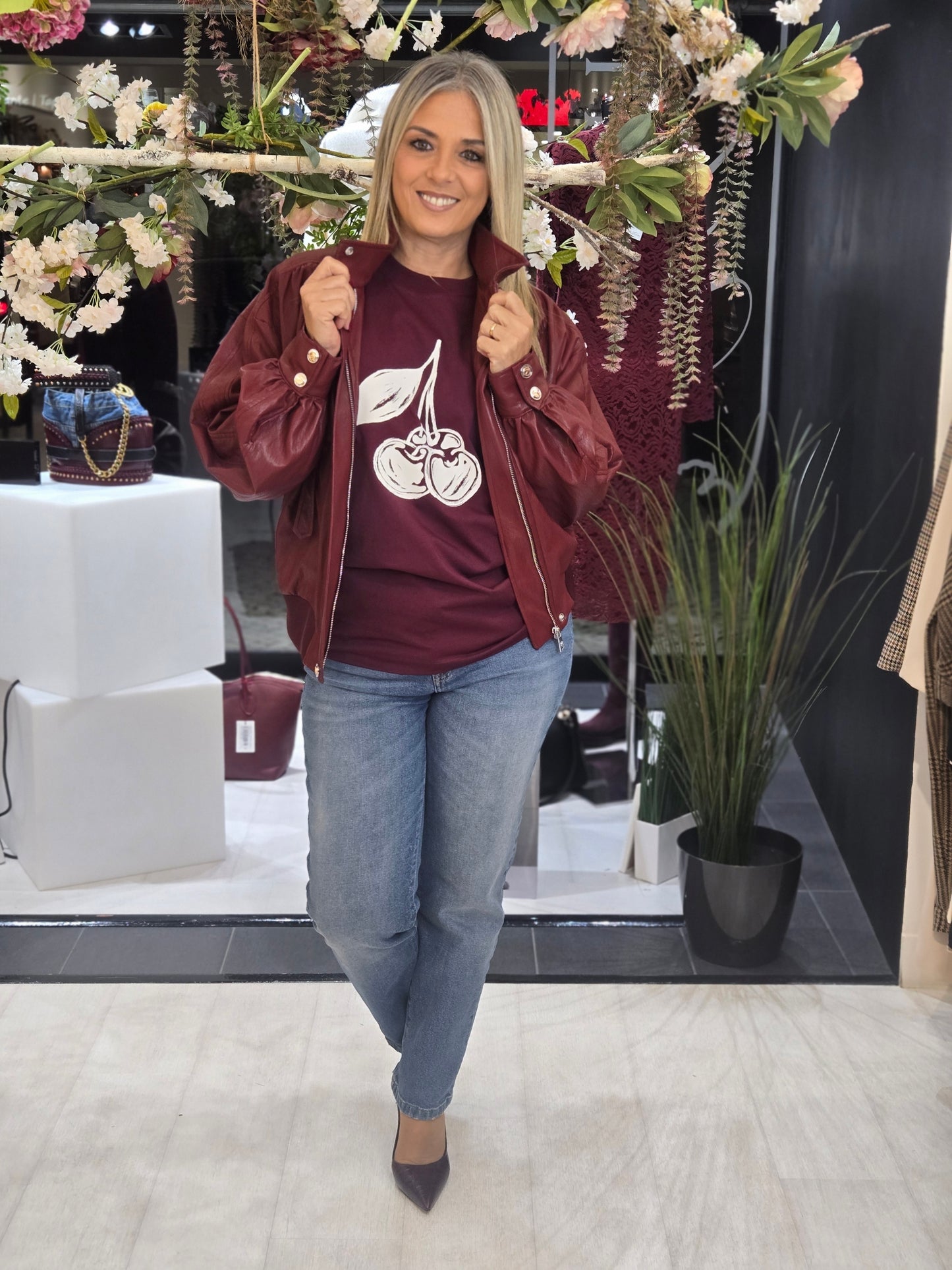 T-SHIRT CEREJA EM CONTRASTE SWALLOW