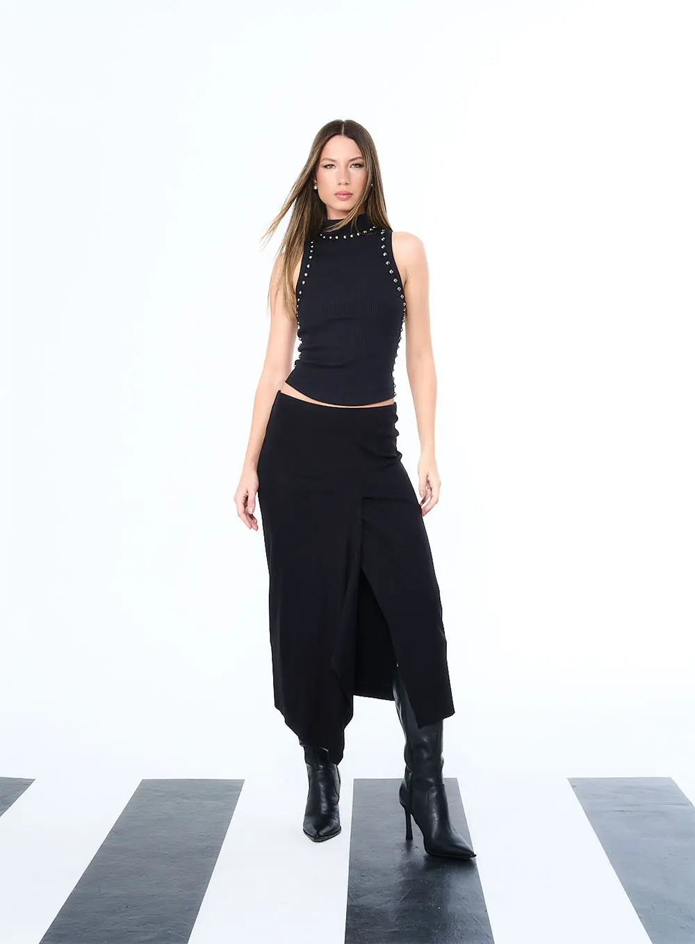 TOP CANELADO COM TACHAS OPEN