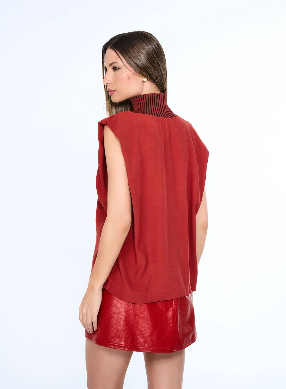 BLUSA GOLA ALTA OPEN