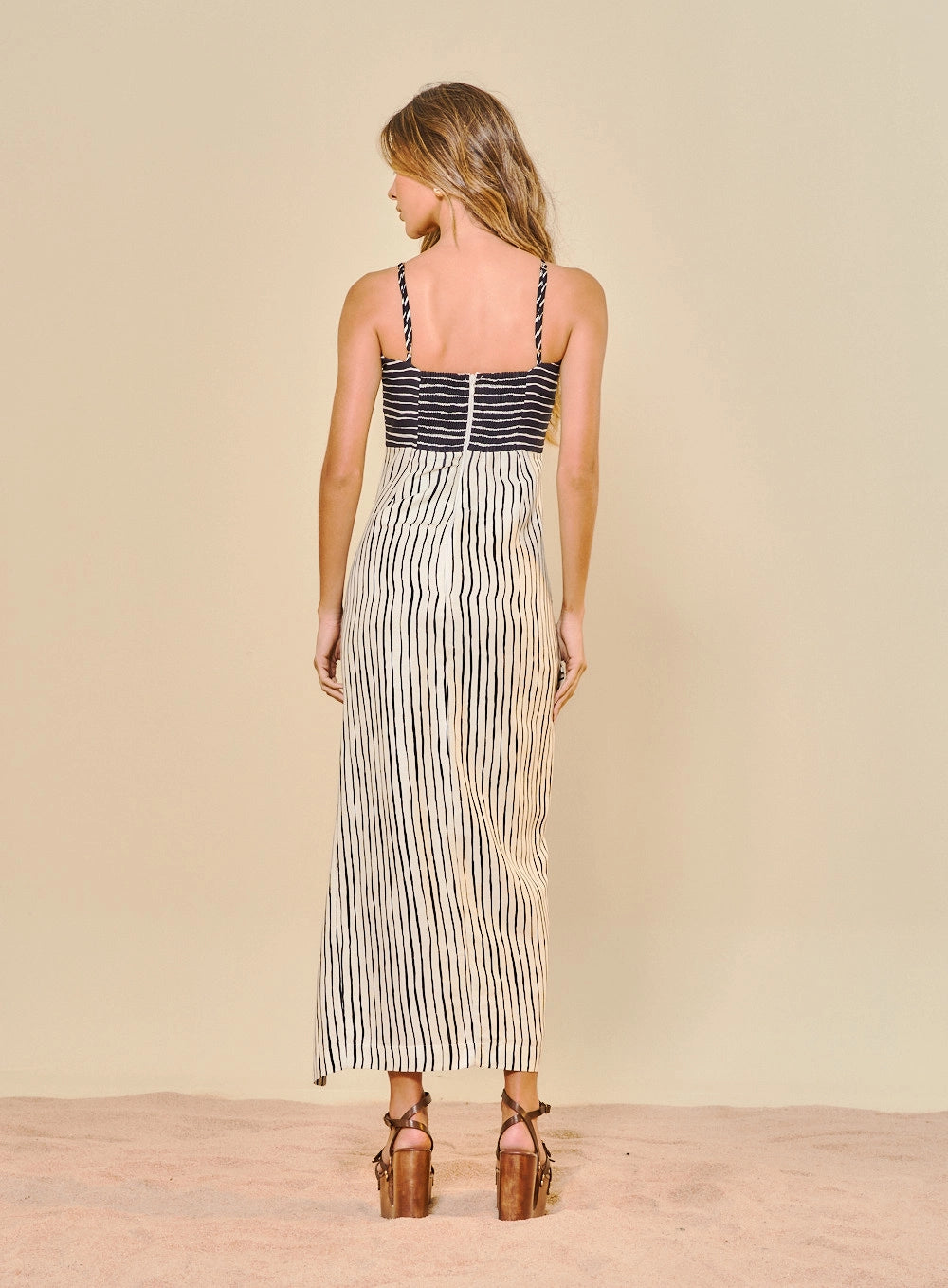 VESTIDO RISCAS OPEN