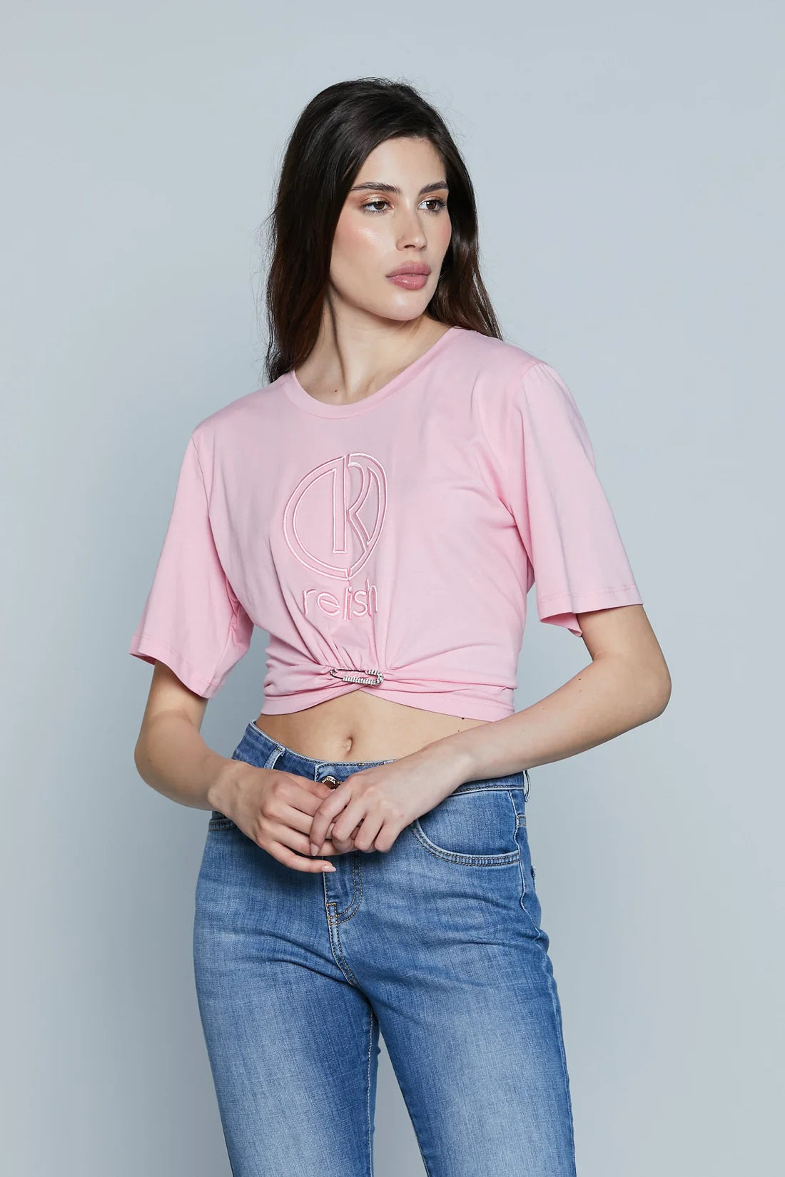 T-SHIRT COM APLICAÇÃO RELISH
