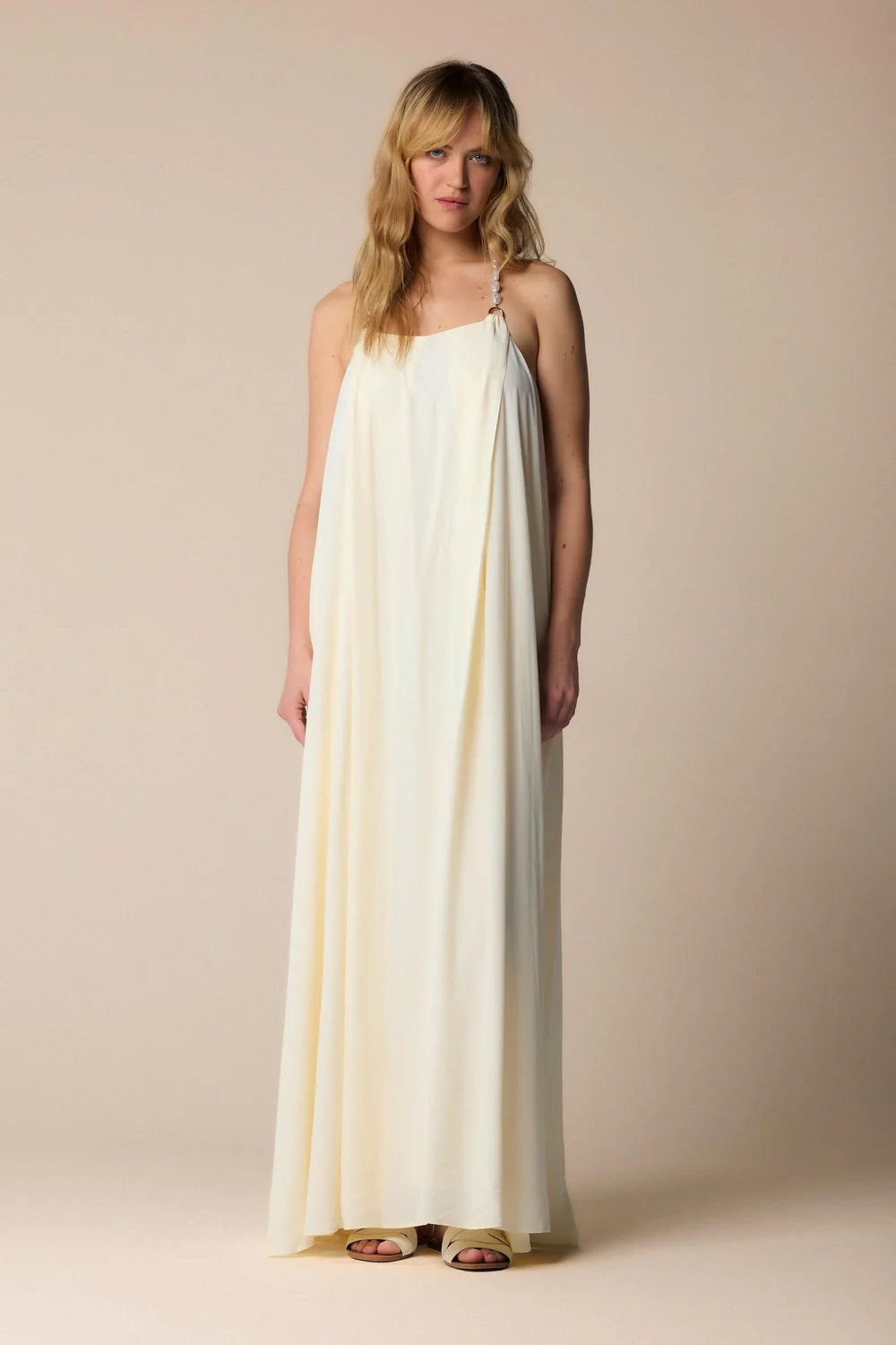 VESTIDO COM ALÇA EM PÉROLAS KOCCA