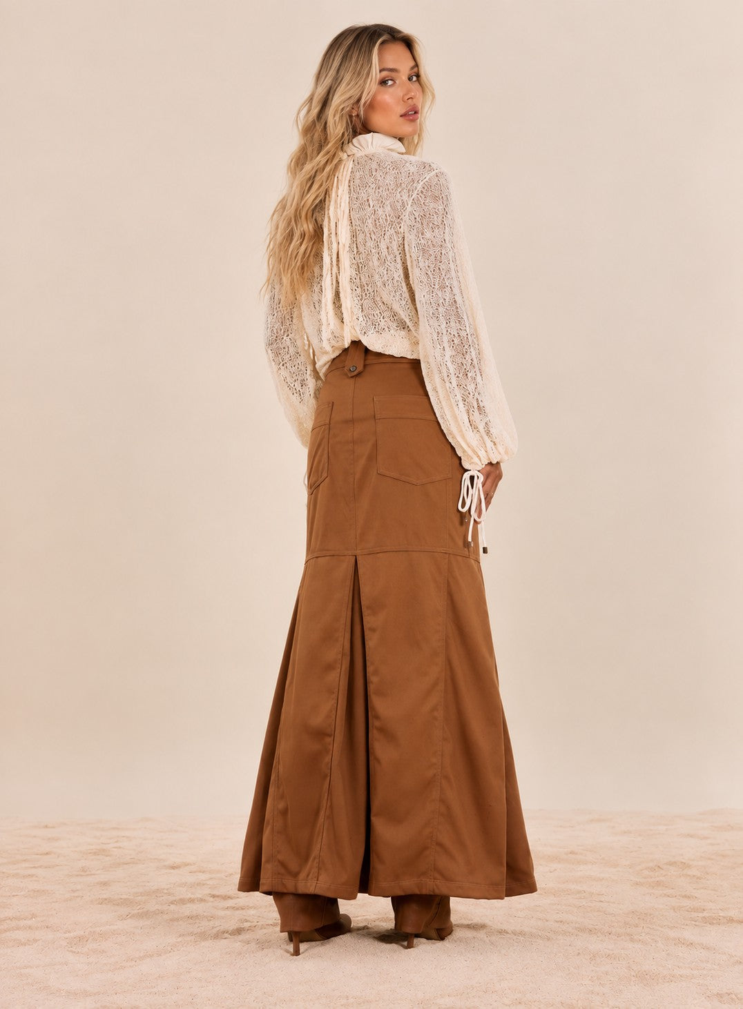 Blusa em renda boho com mangas longas