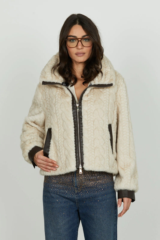 CASACO CURTO PELINHO RELISH