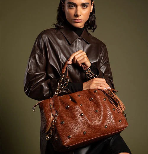 MALA TACHAS COM CORRENTE LA CARRIE