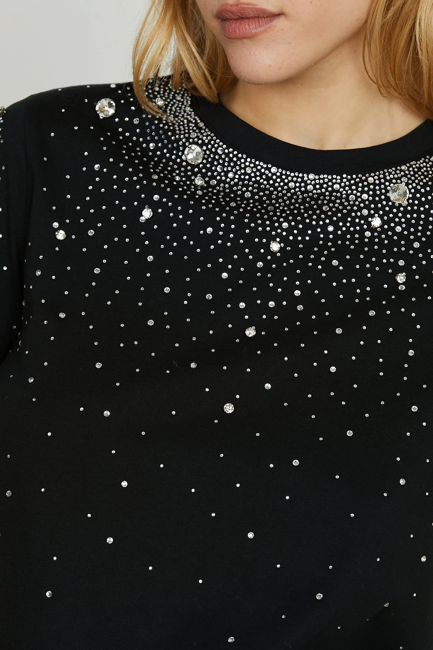 T-SHIRT STRASS E PEDRARIA RELISH
