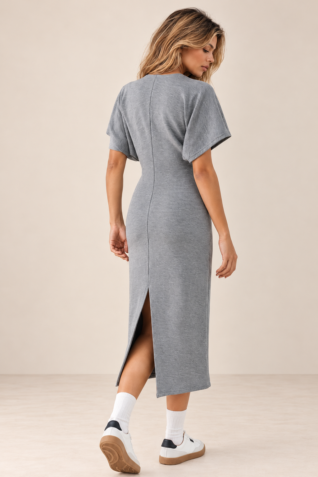 VESTIDO MIDI GOLA REDONDA TACHAS