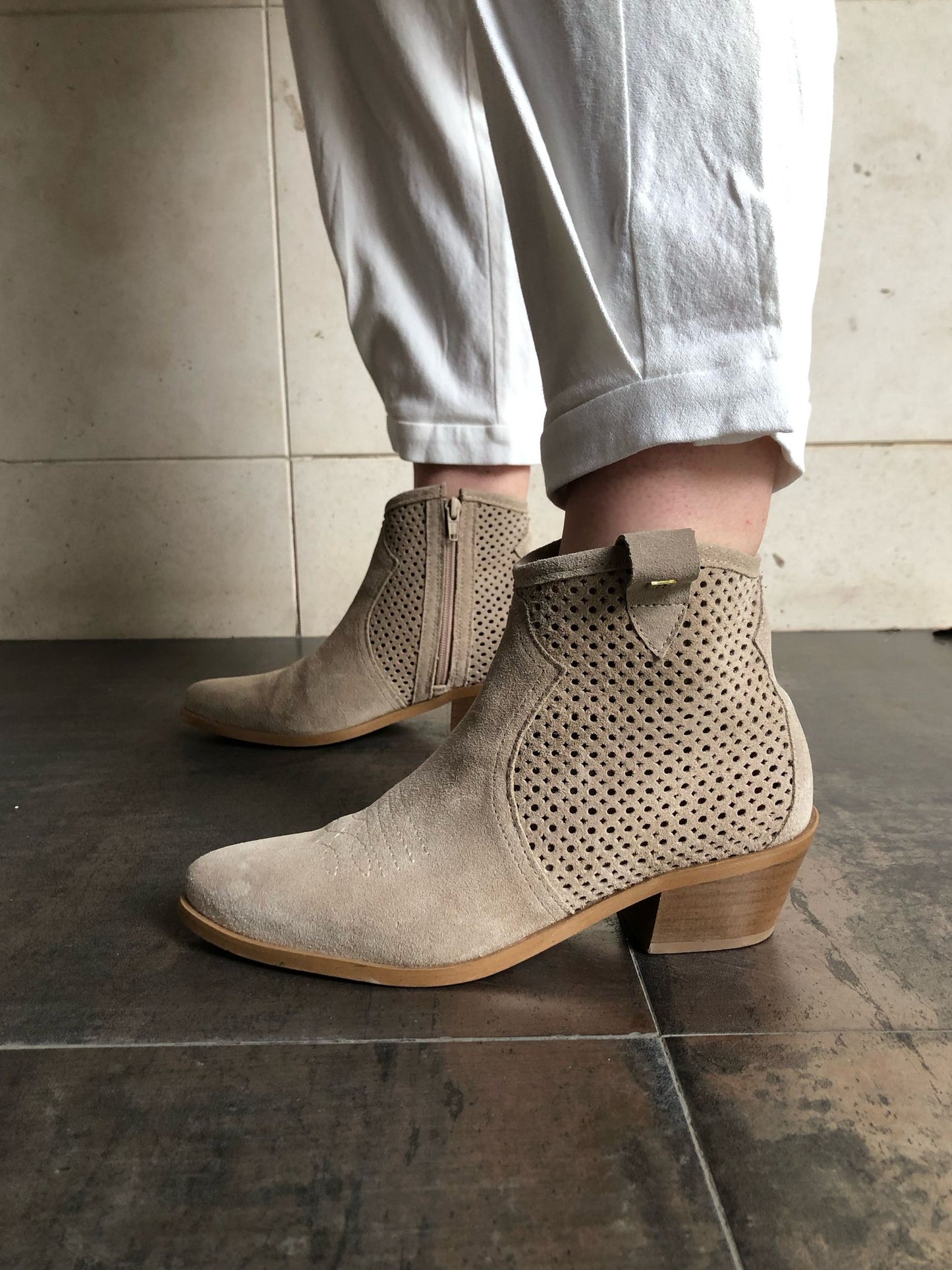 BOTINS EM CAMURÇA GUSI