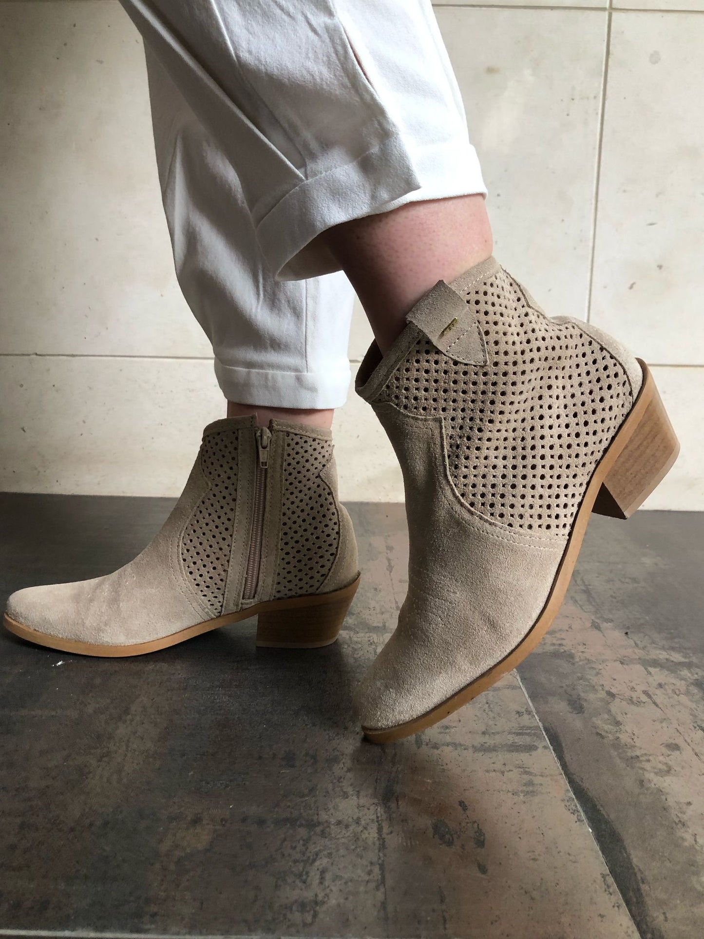 BOTINS EM CAMURÇA GUSI