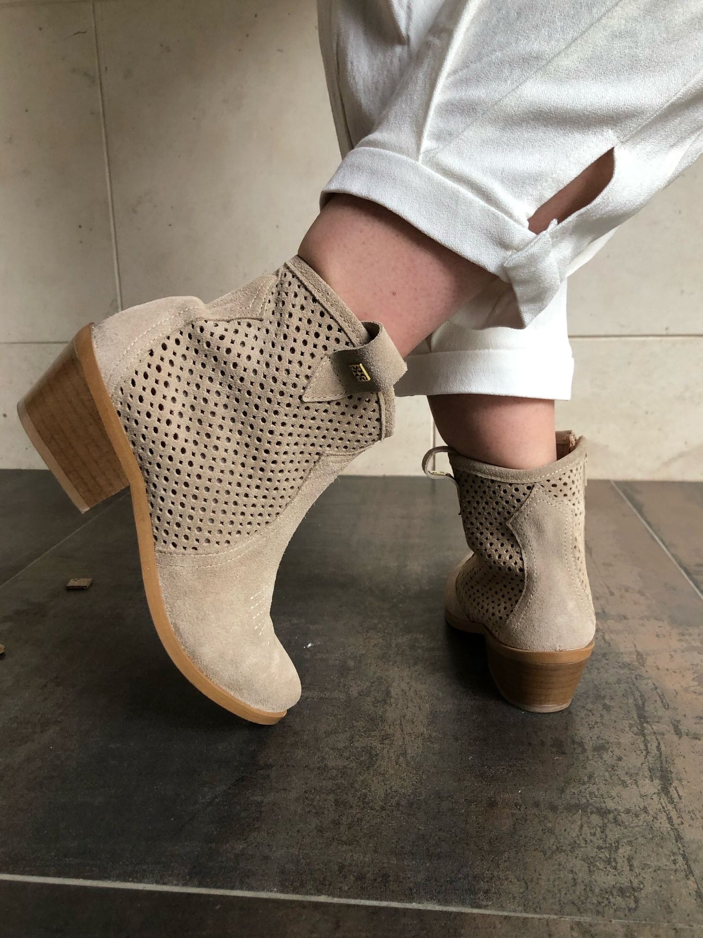 BOTINS EM CAMURÇA GUSI