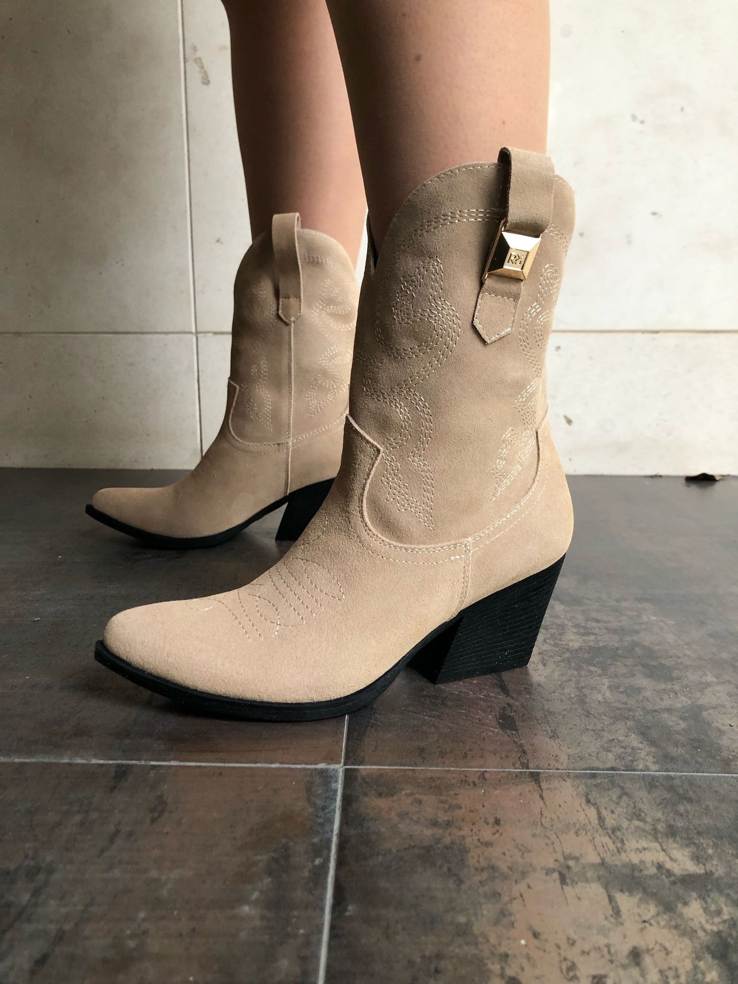 BOTAS TEXANAS EM CAMURÇA RELISH