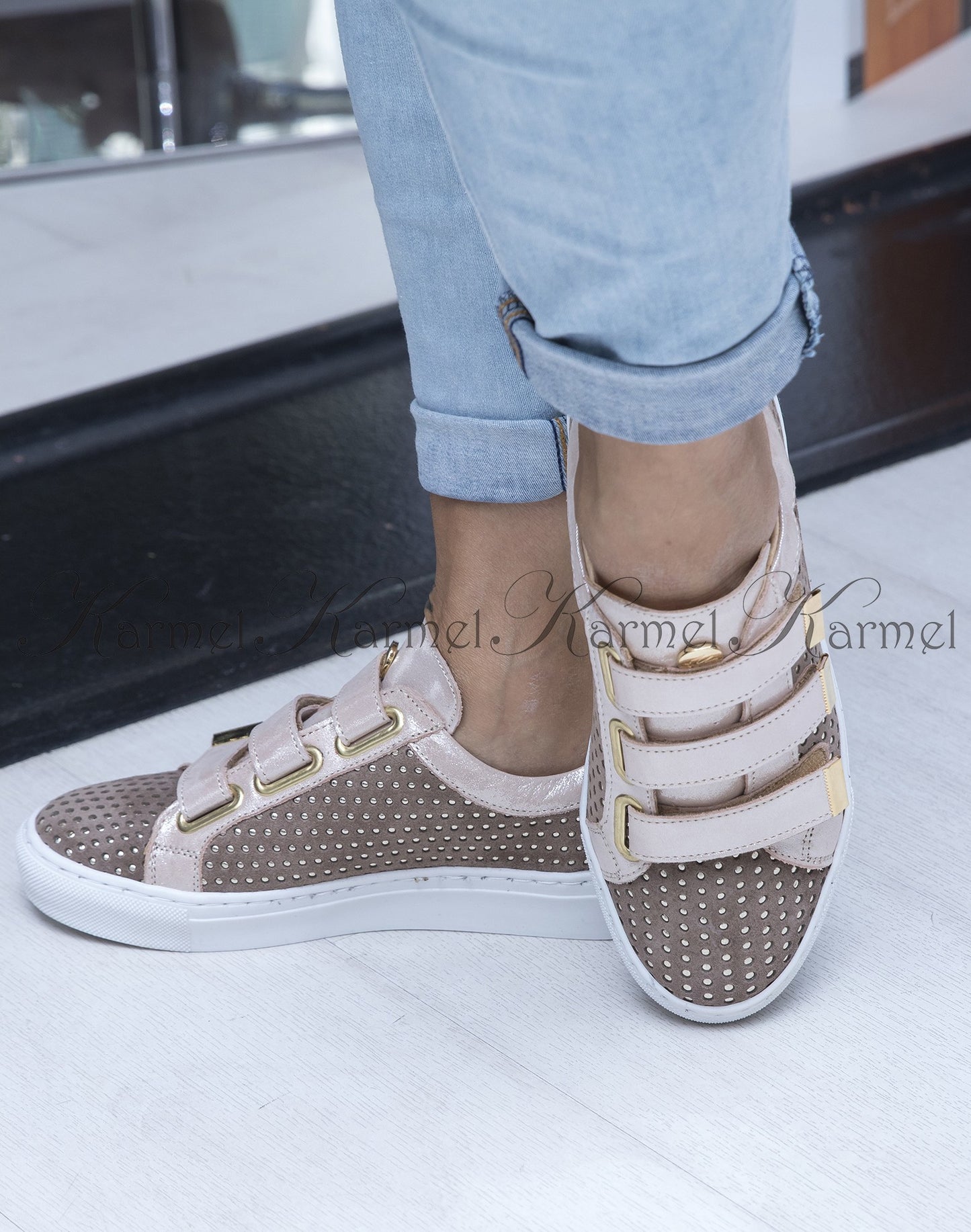 GOLD SWALLOW STOCKED SNEAKERS