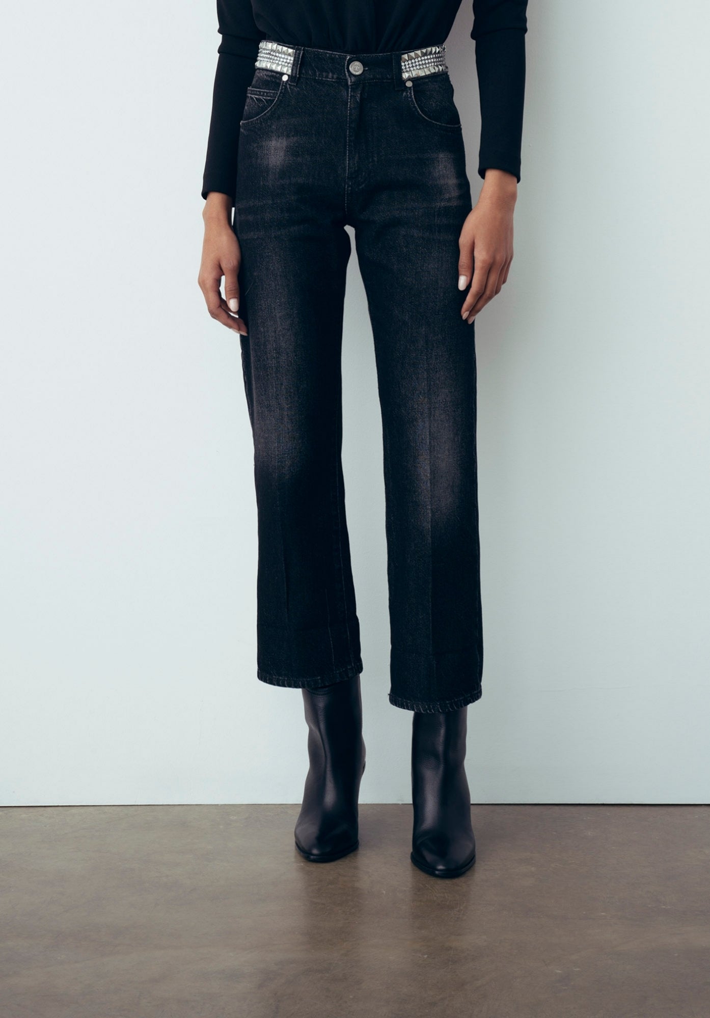 BOYFRIEND TROUSERS WITH GAELLE SHINES
