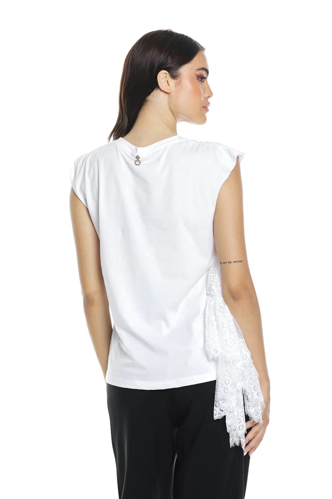 T-SHIRT COM RENDA RELISH