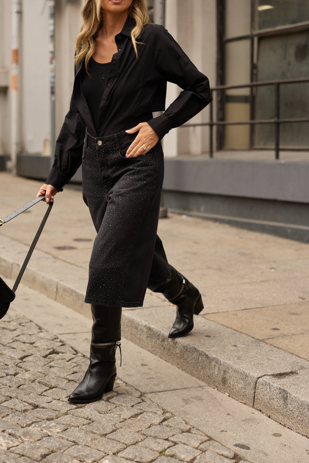 BERMUDAS COM STRASS SWALLOW