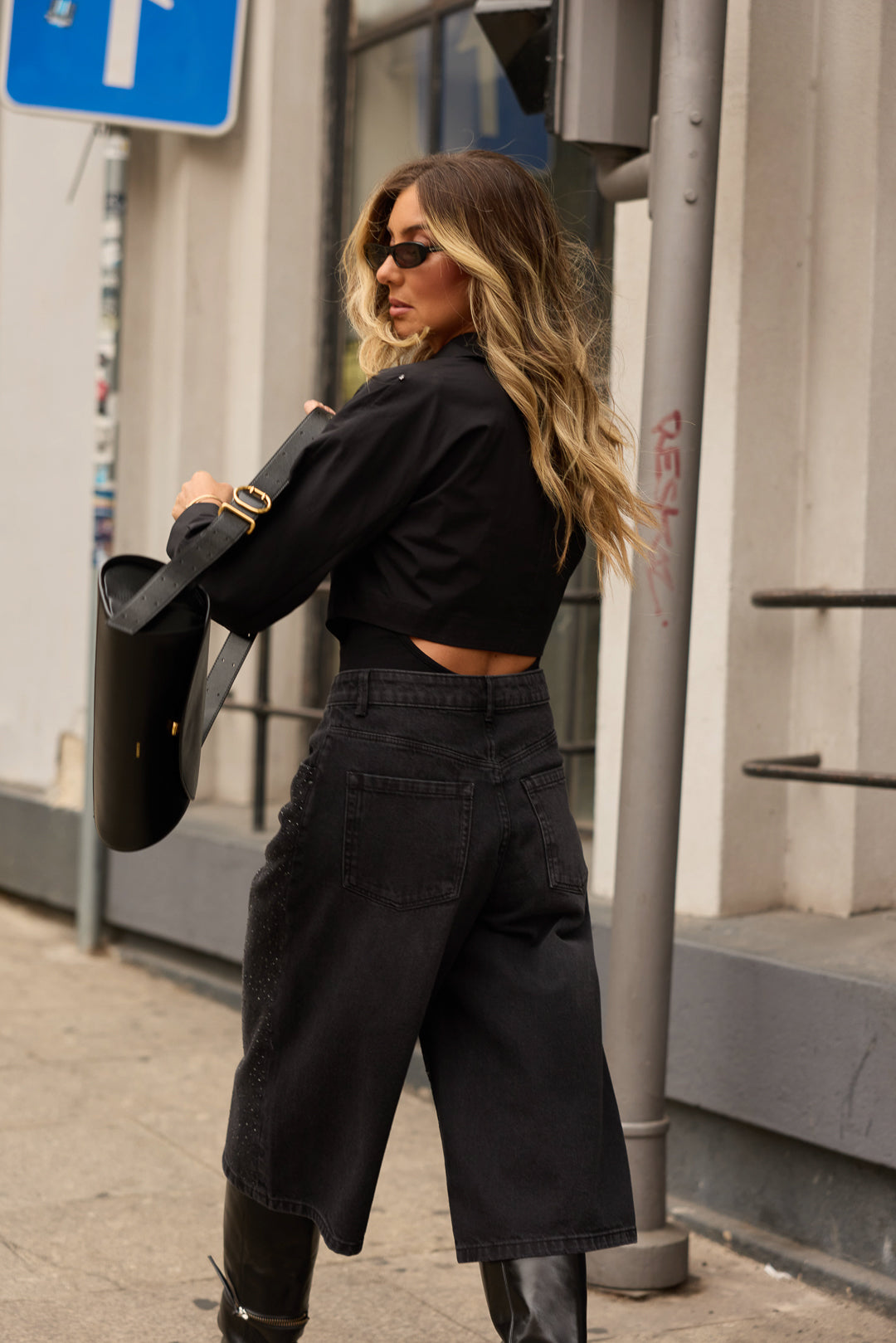 BERMUDAS COM STRASS SWALLOW