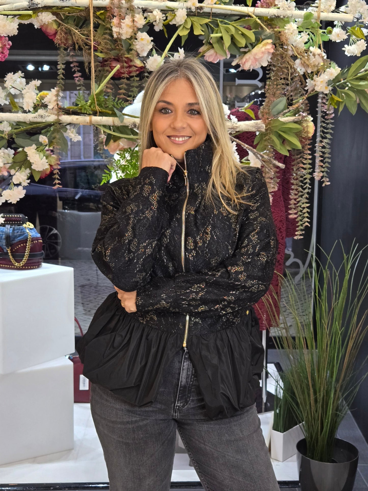 BLUSÃO BOMBER RENDA GUSI