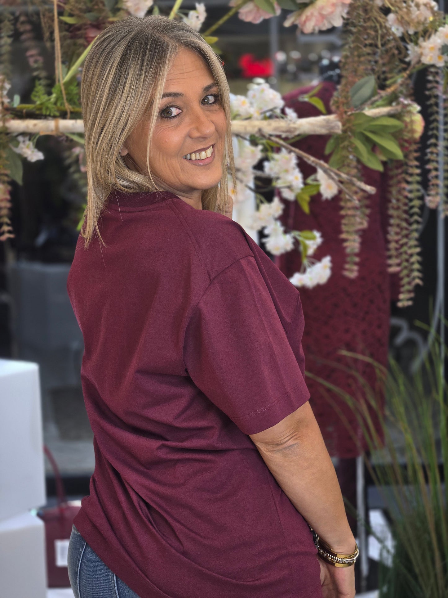 T-SHIRT CEREJA EM CONTRASTE SWALLOW