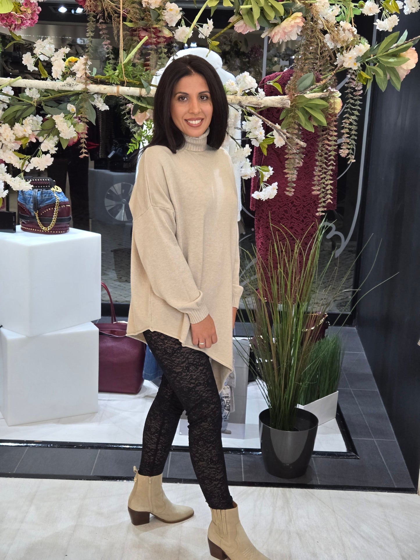 CALÇAS LEGGING EM RENDA GUSI