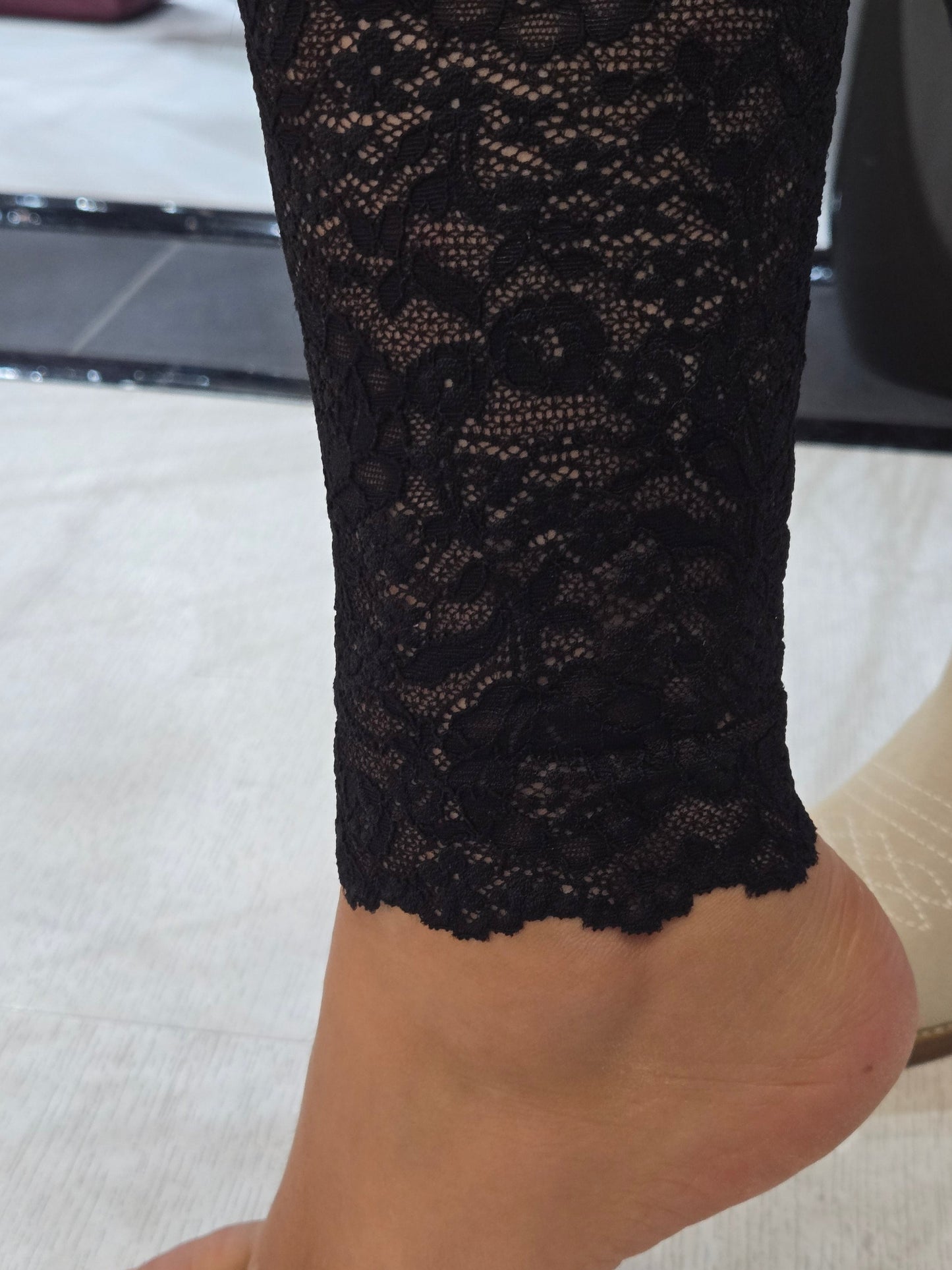 CALÇAS LEGGING EM RENDA GUSI