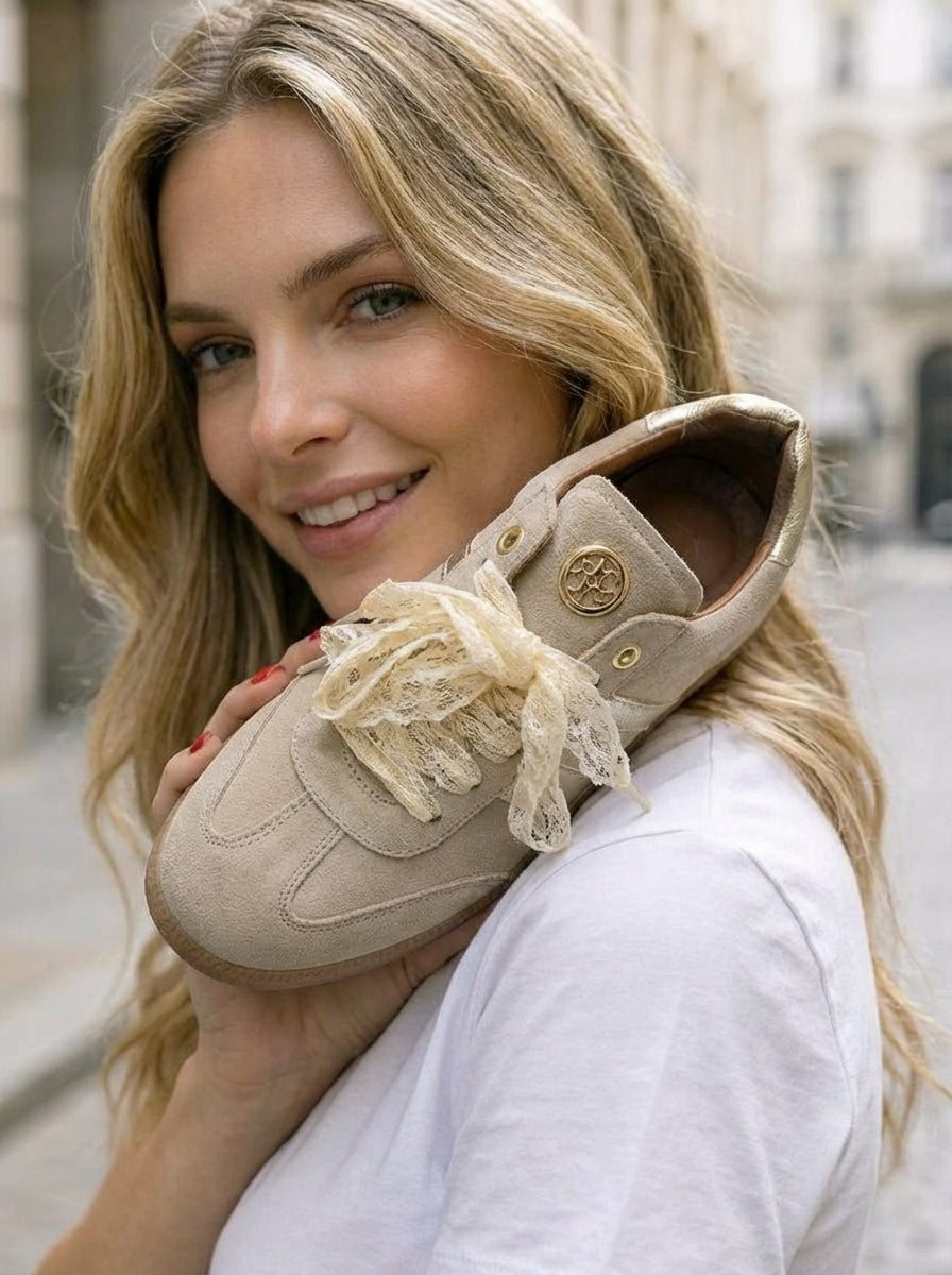 TÉNIS COM ATACADORES RENDA GUSI