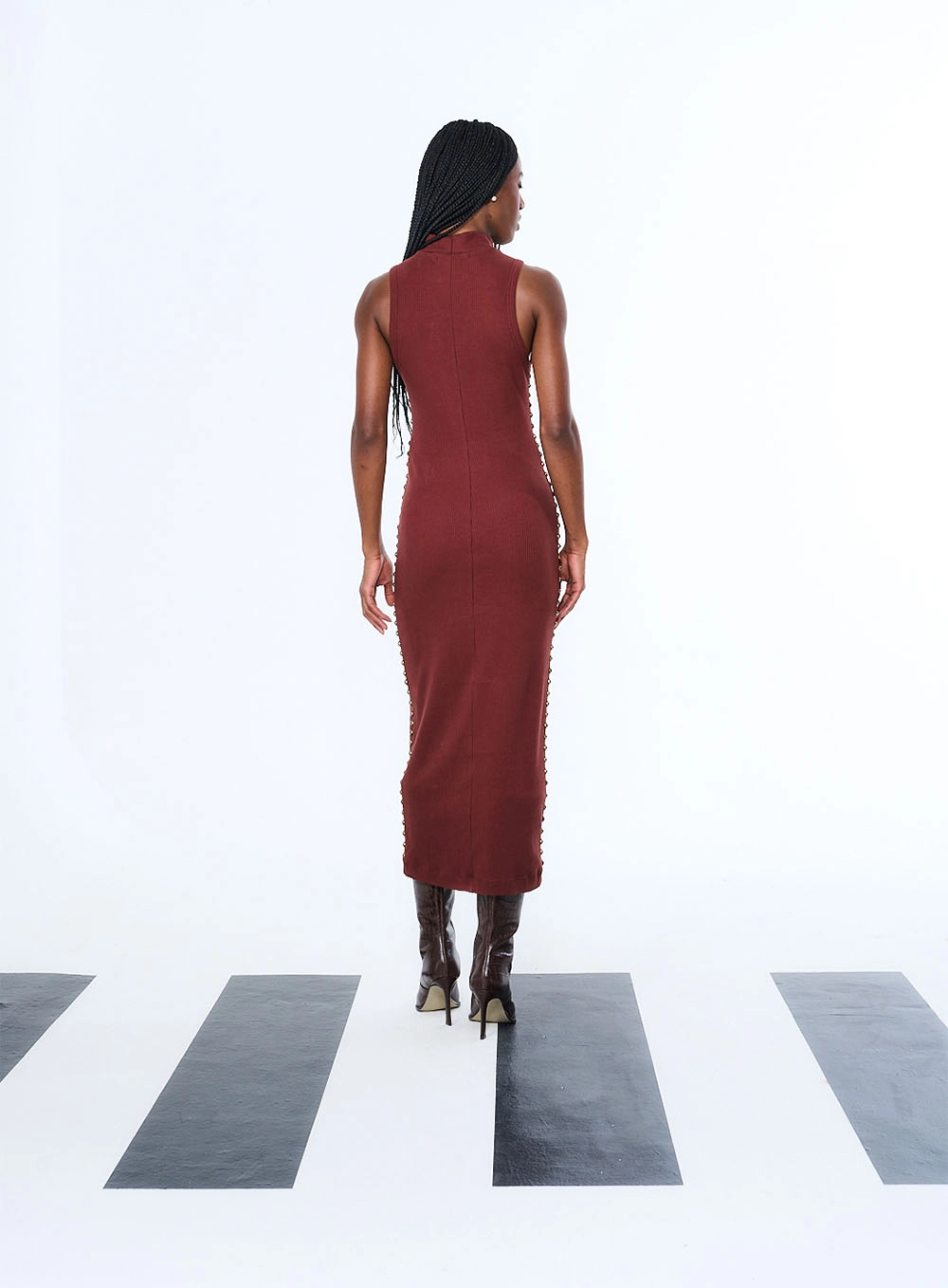 VESTIDO MIDI COM TACHAS OPEN