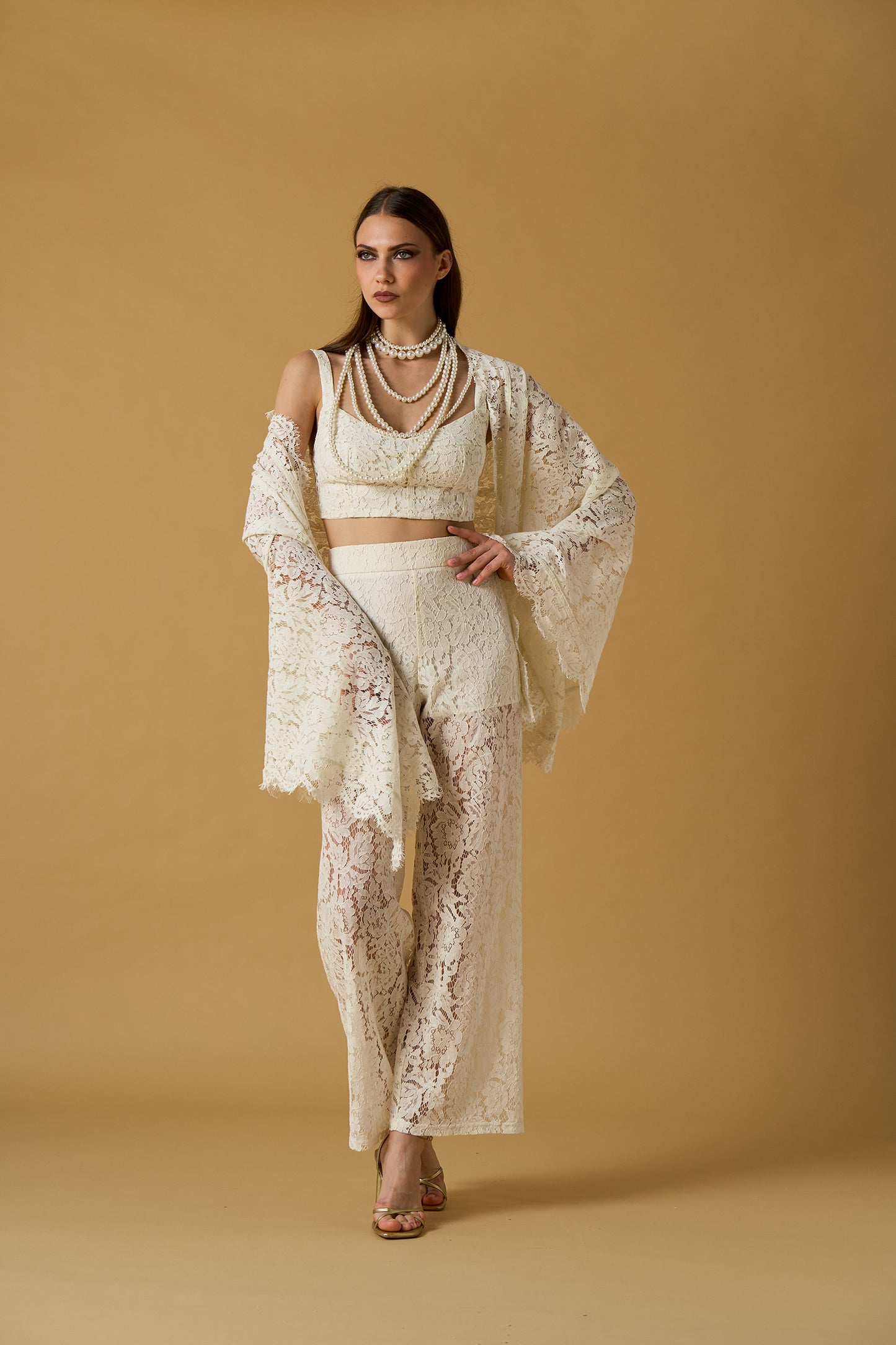 CALÇAS DE RENDA NO SECRETS