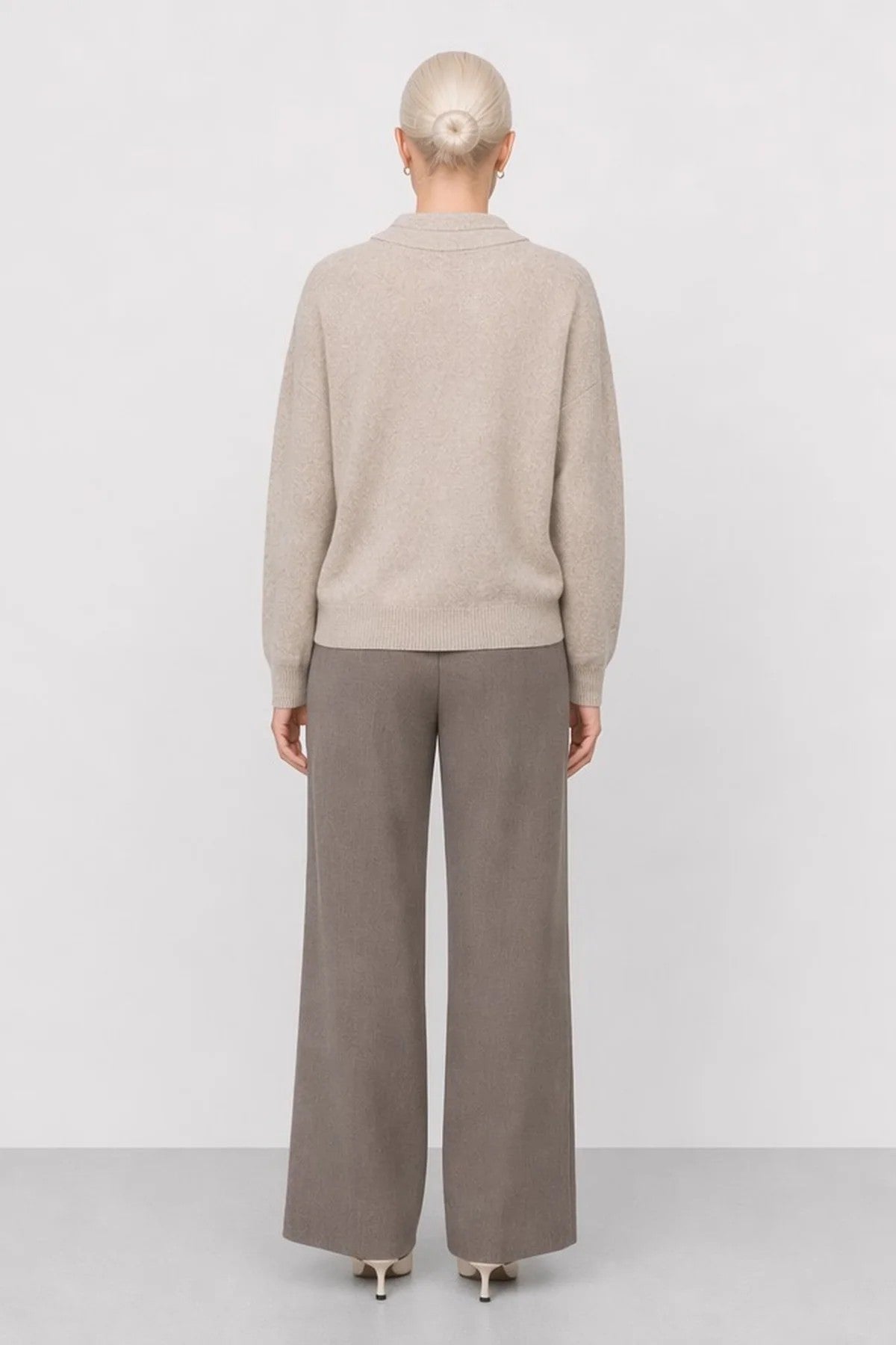 look outono/inverno suave em bege claro