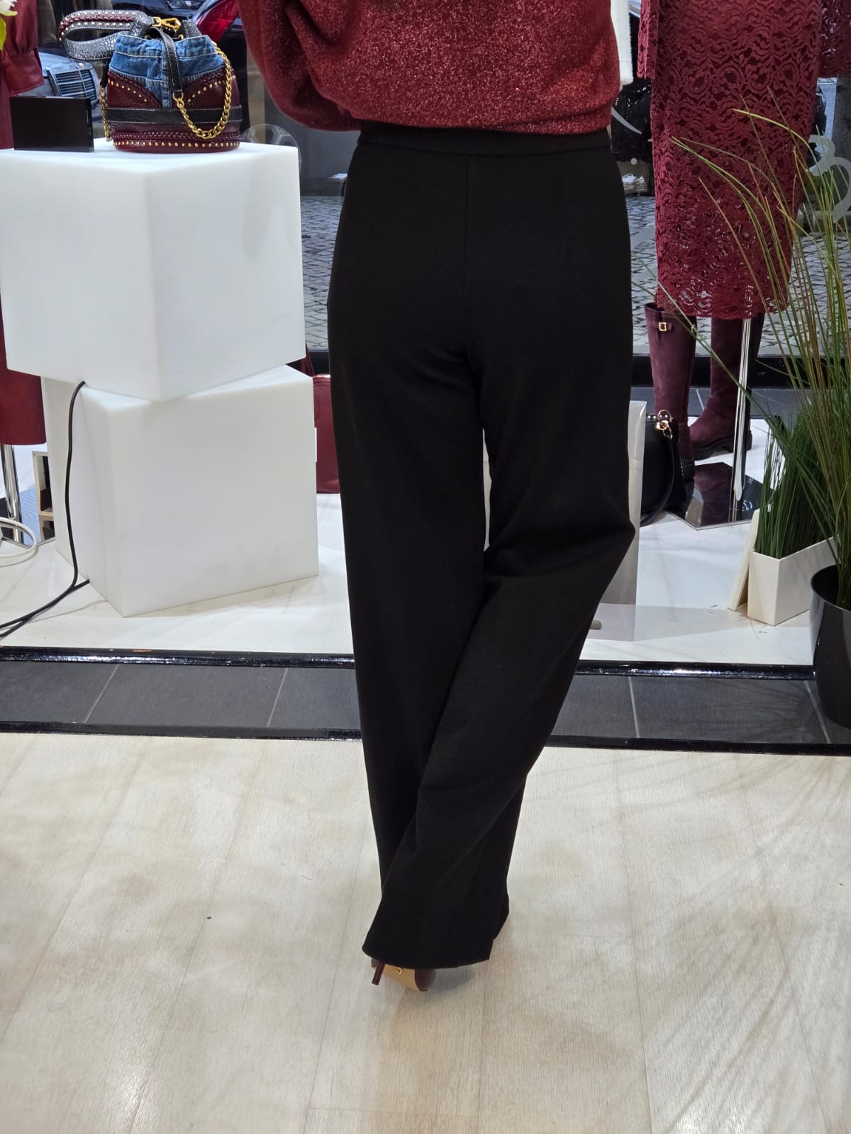 CALÇAS COM APLICAÇÃO CINTURA FLY GIRL