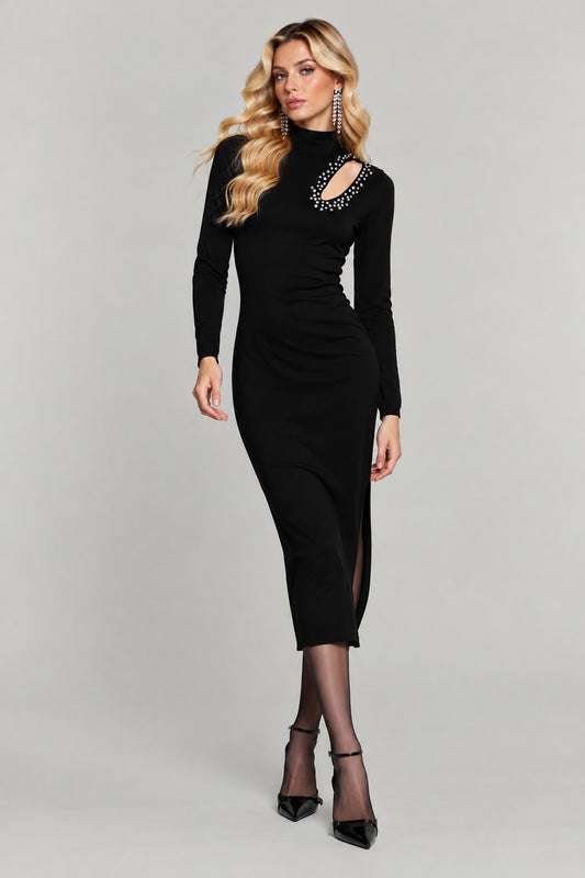 Vestido preto com aplicações de joias