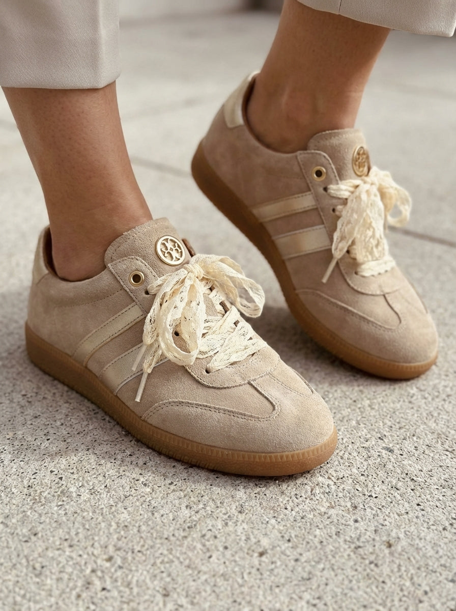 TÉNIS COM ATACADORES RENDA GUSI