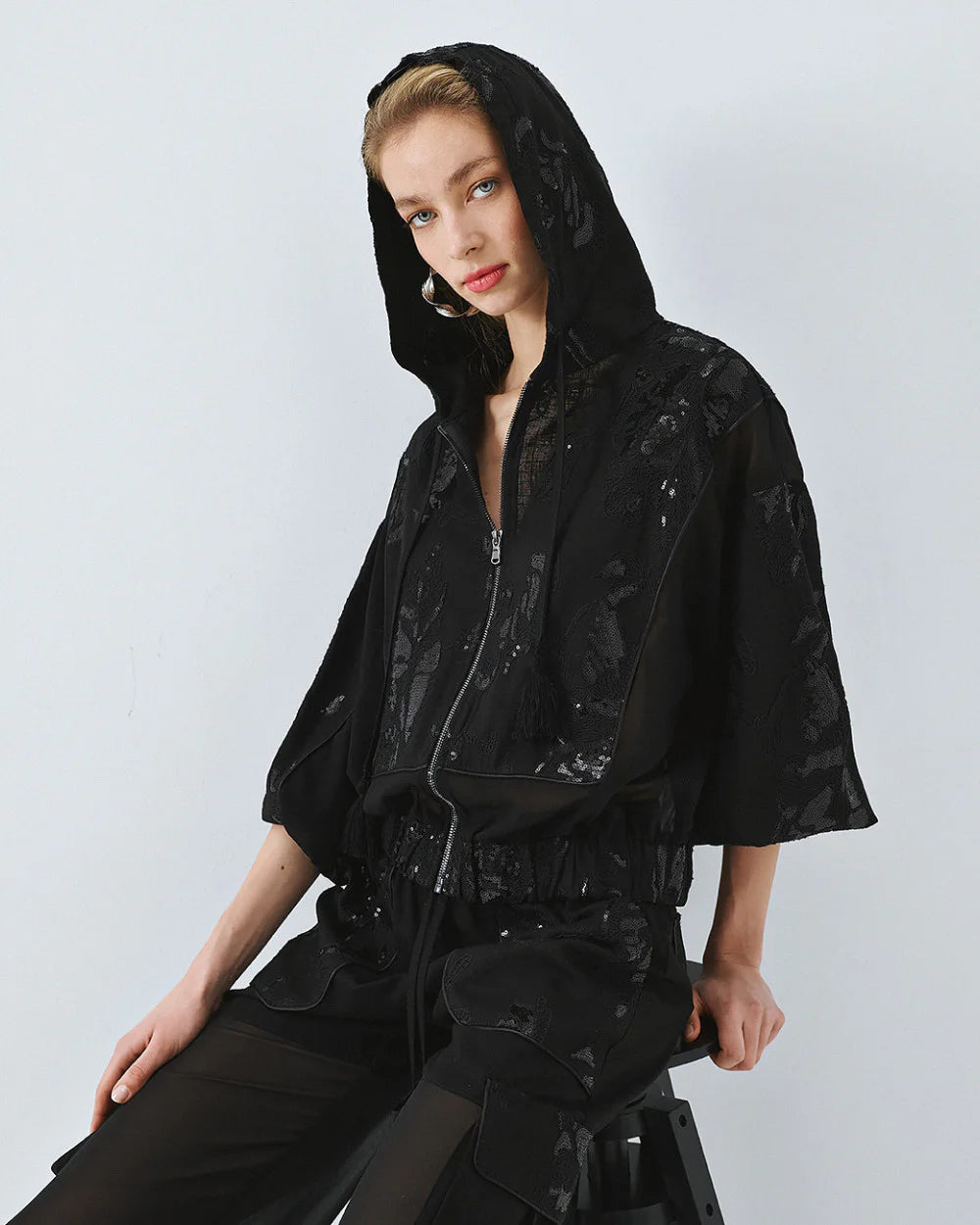 BOMBER BORDADO COM LANTEJOULAS ACCESS