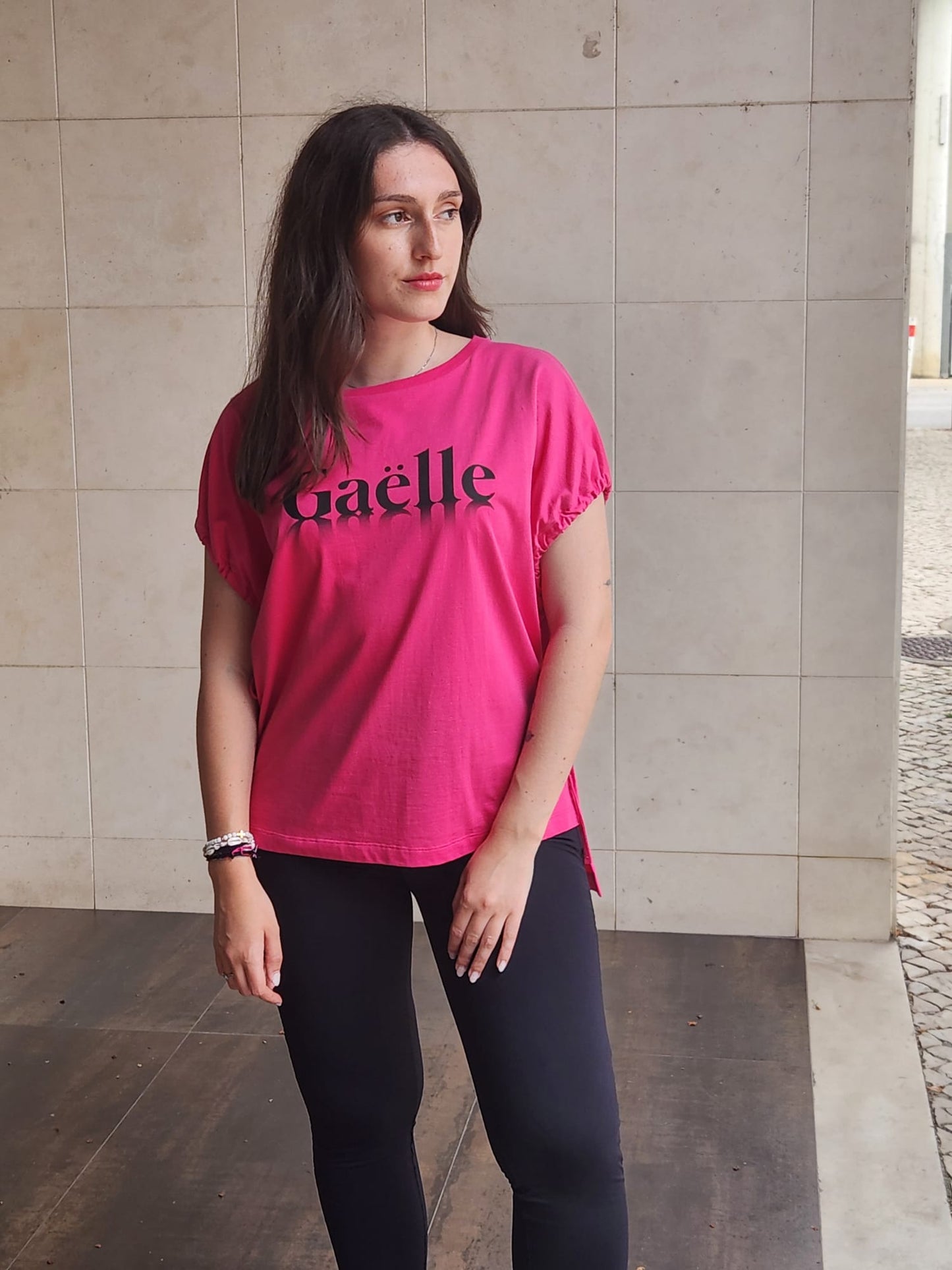 T-SHIRT ESTAMPADA GAELLE