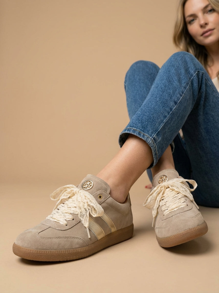 TÉNIS COM ATACADORES RENDA GUSI