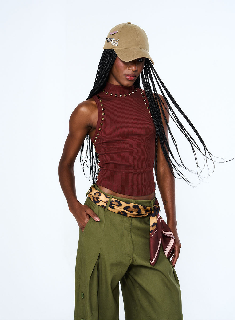 TOP CANELADO COM TACHAS OPEN