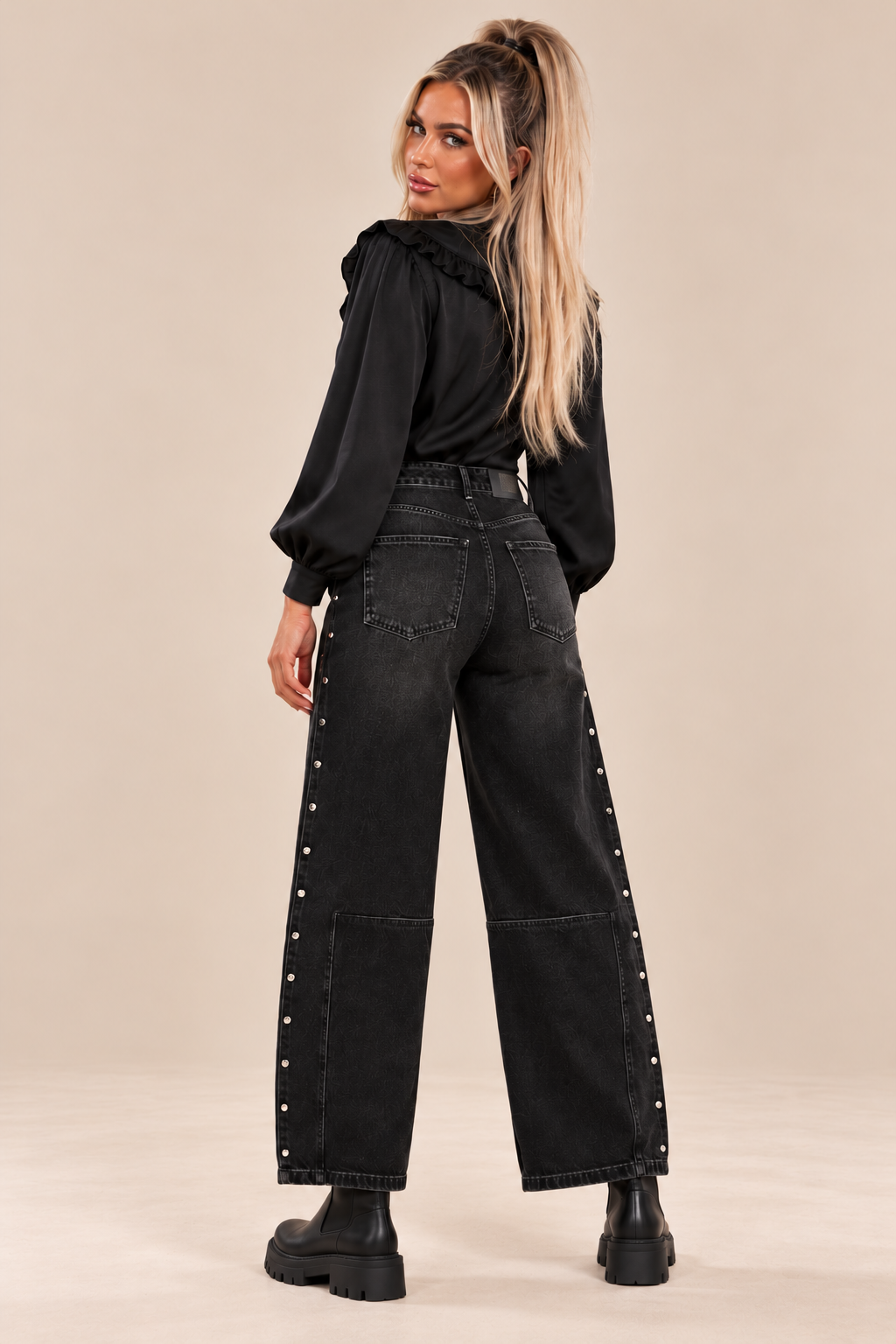 CALÇA BAGGY COM TACHAS - GUSI