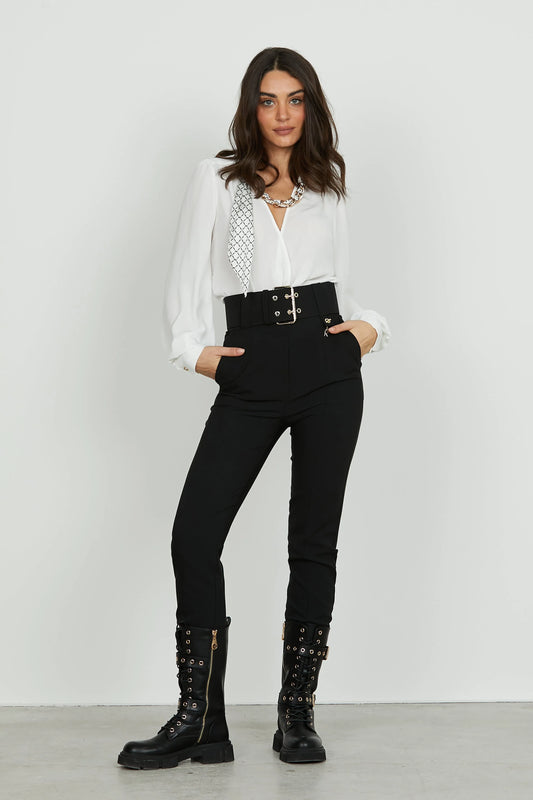 CALÇAS SKINNY COM CINTO RELISH