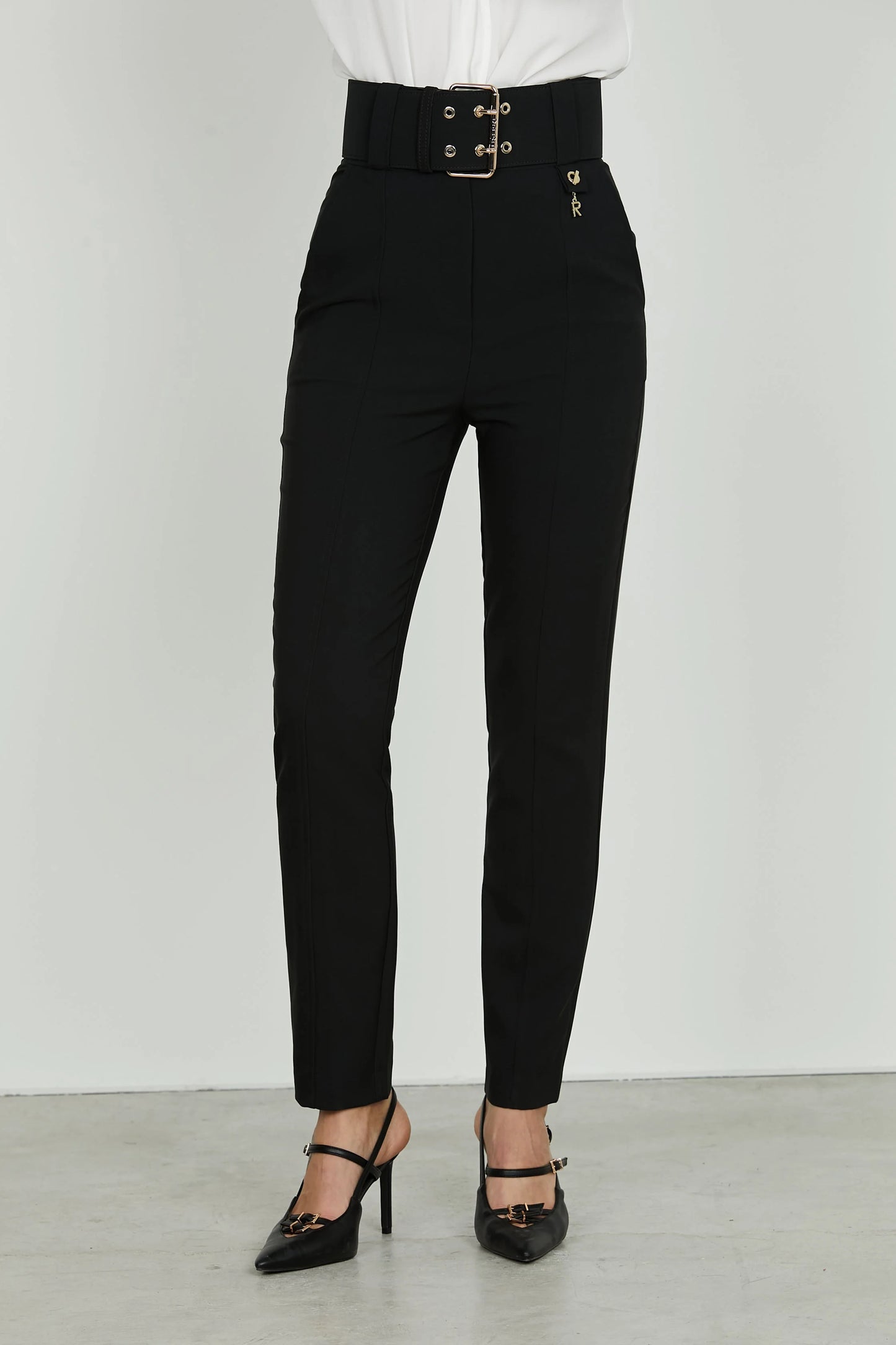 CALÇAS SKINNY COM CINTO RELISH