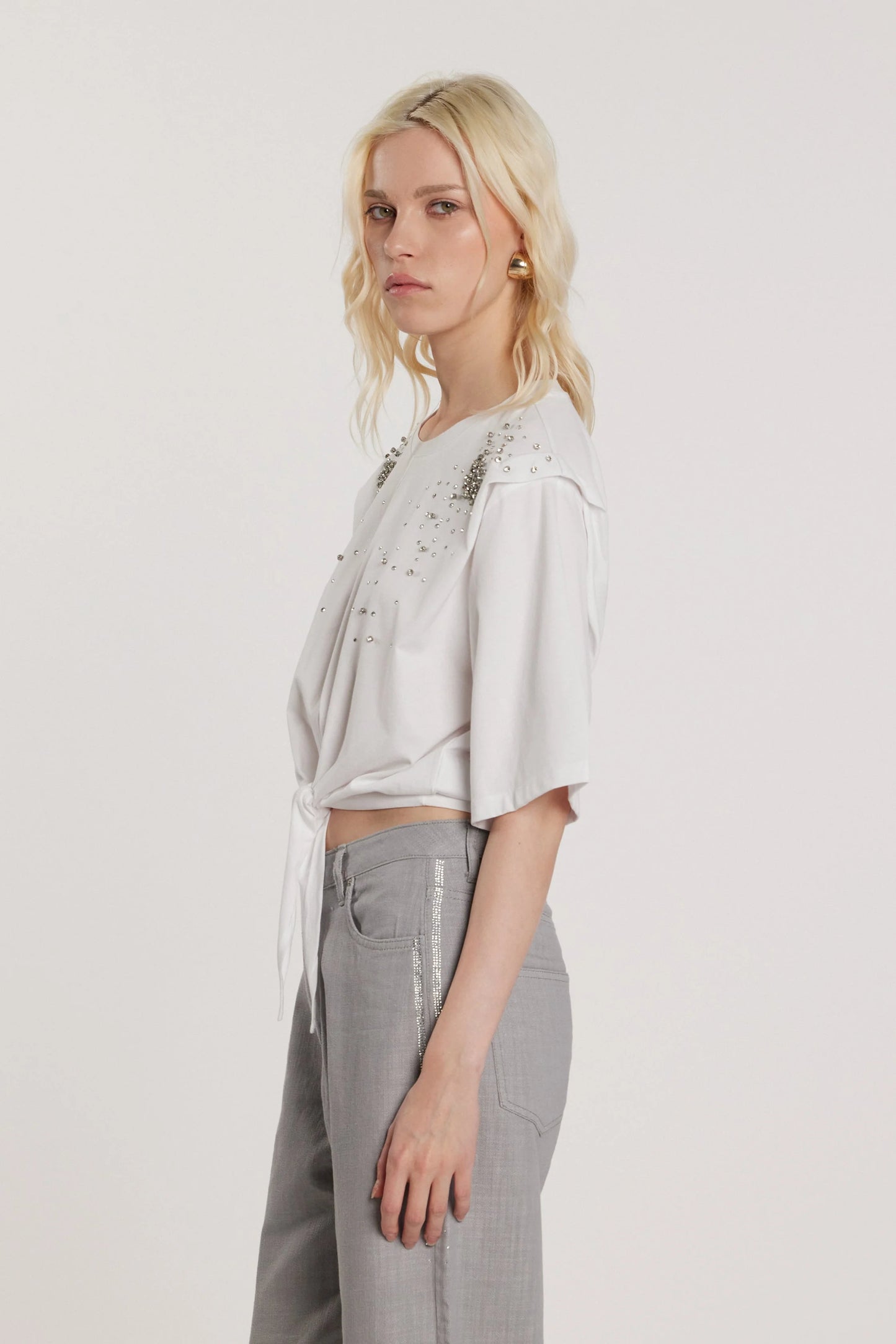 T-SHIRT COM PEDRARIA RELISH