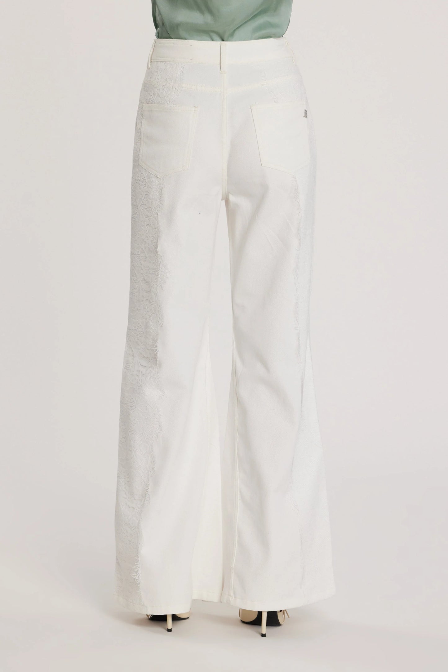 CALÇAS COM RENDA RELISH