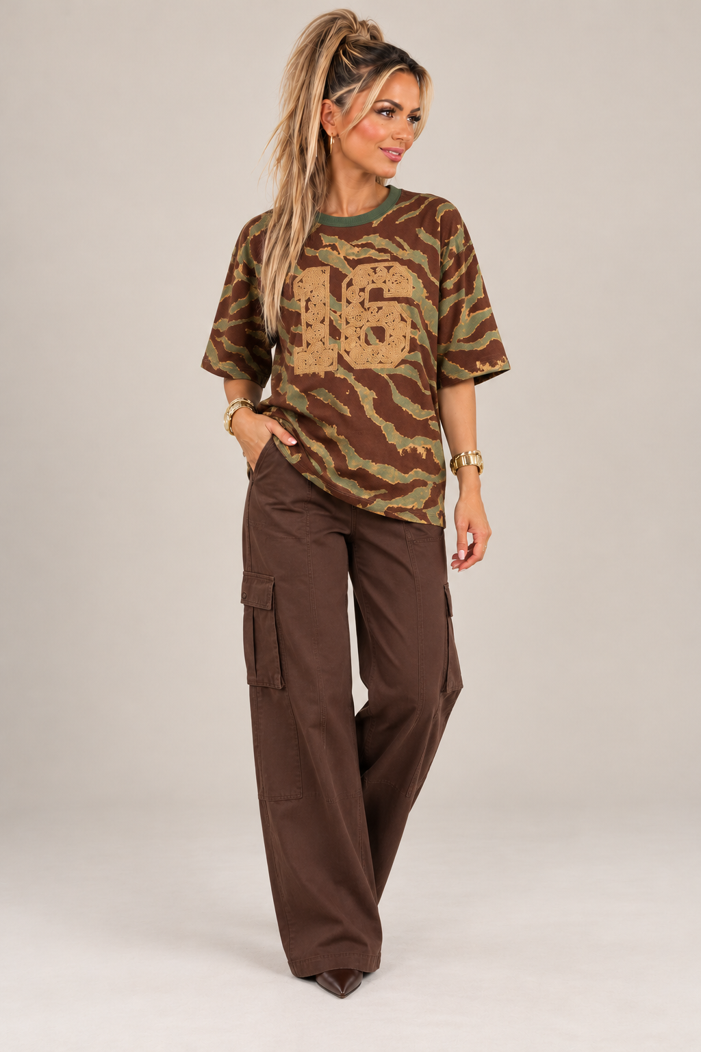 T-SHIRT ESTAMPADA COM BORDADO - OPEN