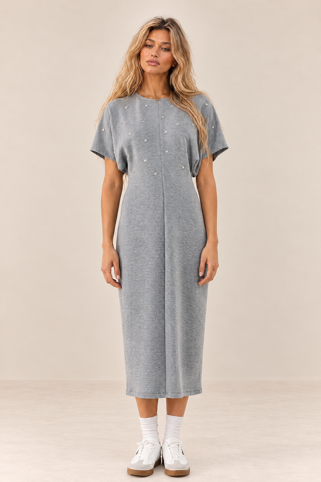 VESTIDO MIDI GOLA REDONDA TACHAS