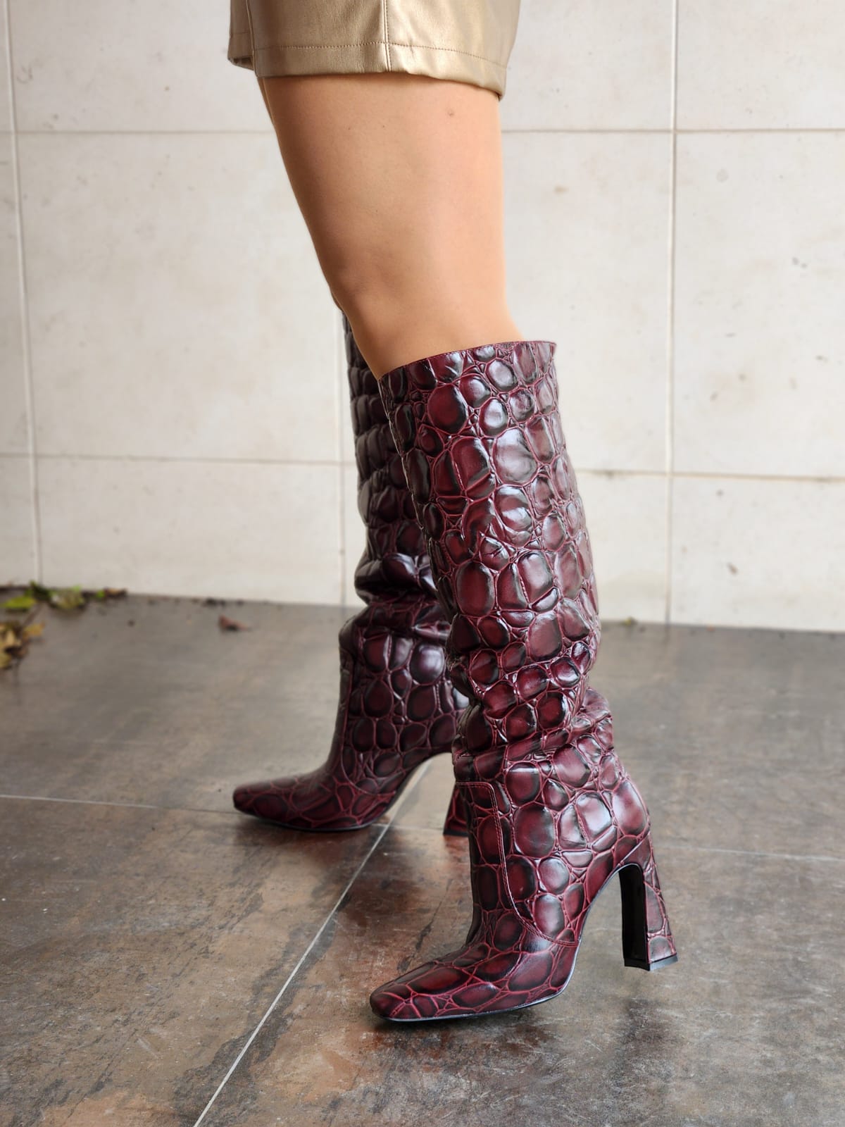 BOTAS CANO ALTO GOLD AND ROUGE