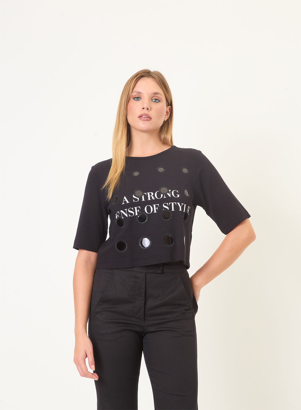 BLUSA COM APLICAÇÃO OPEN